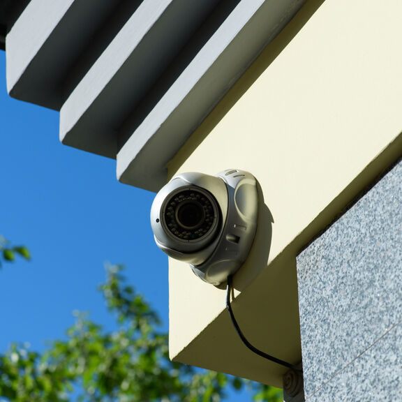  Wat Kost Camerabeveiliging In En Rondom Huis? 🏡 → Prijzen  thumbnail